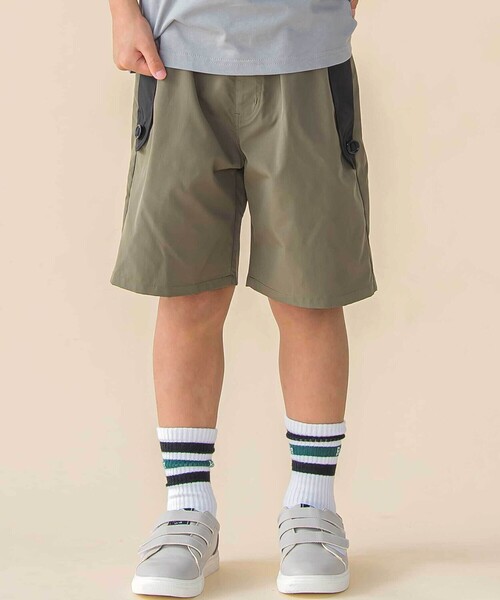BeBe Petits Pois Vert（ベベプチポワヴェール）の「【速乾】配色フラップ水陸両用ハーフパンツ(95~150cm)（その他パンツ・キッズ・グリーン系その他/グレー系その他・130cm/95cm/100cm/120cm/140cm/110cm/150cm）」の2枚目の写真