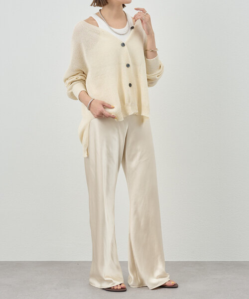 SHENERY（シーナリー）の「《大人のツヤ感》サテンワイドパンツ（その他パンツ・レディース・ブラック/ライトベージュ・36/38）」の22枚目の写真