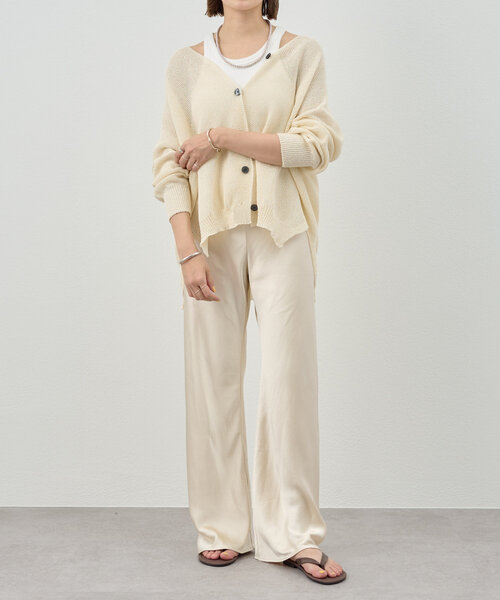 SHENERY（シーナリー）の「《大人のツヤ感》サテンワイドパンツ（その他パンツ・レディース・ブラック/ライトベージュ・36/38）」の21枚目の写真