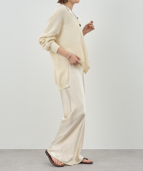 SHENERY（シーナリー）の「《大人のツヤ感》サテンワイドパンツ（その他パンツ・レディース・ブラック/ライトベージュ・36/38）」の18枚目の写真