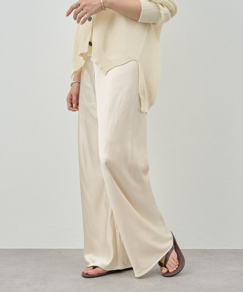 SHENERY（シーナリー）の「《大人のツヤ感》サテンワイドパンツ（その他パンツ・レディース・ブラック/ライトベージュ・36/38）」の14枚目の写真