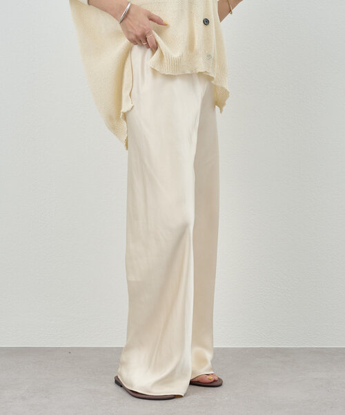 SHENERY（シーナリー）の「《大人のツヤ感》サテンワイドパンツ（その他パンツ・レディース・ブラック/ライトベージュ・36/38）」の13枚目の写真