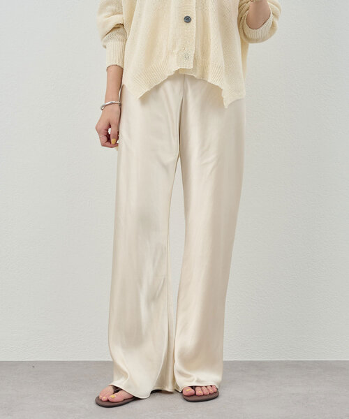 SHENERY（シーナリー）の「《大人のツヤ感》サテンワイドパンツ（その他パンツ・レディース・ブラック/ライトベージュ・36/38）」の12枚目の写真