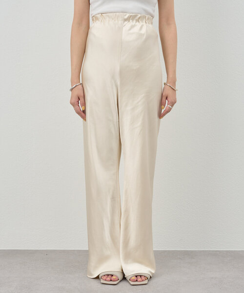 SHENERY（シーナリー）の「《大人のツヤ感》サテンワイドパンツ（その他パンツ・レディース・ブラック/ライトベージュ・36/38）」の8枚目の写真