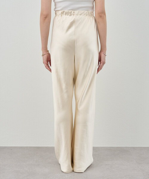 SHENERY（シーナリー）の「《大人のツヤ感》サテンワイドパンツ（その他パンツ・レディース・ブラック/ライトベージュ・36/38）」の6枚目の写真