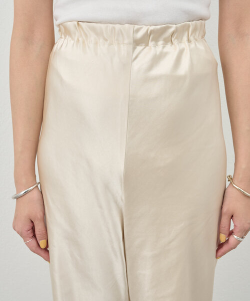 SHENERY（シーナリー）の「《大人のツヤ感》サテンワイドパンツ（その他パンツ・レディース・ブラック/ライトベージュ・36/38）」の5枚目の写真