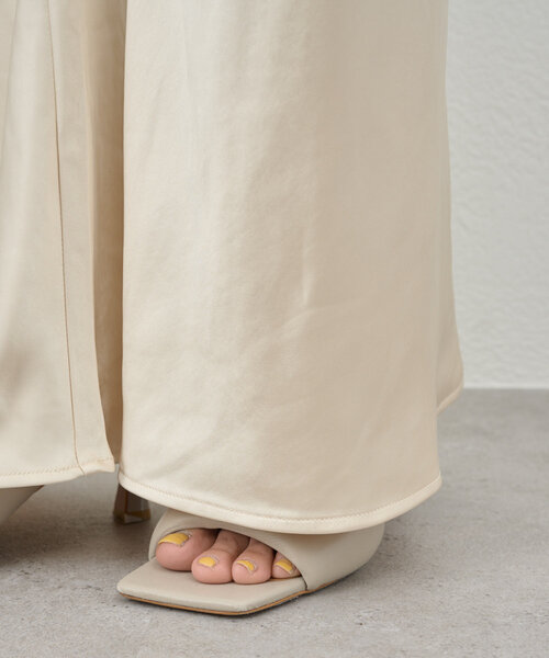 SHENERY（シーナリー）の「《大人のツヤ感》サテンワイドパンツ（その他パンツ・レディース・ブラック/ライトベージュ・36/38）」の3枚目の写真