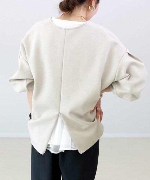 Aletta vita(アレッタビータ)の「ダンボールバックファスナー袖タックプルオーバー(Tシャツ/カットソー・レディース・チャコール/ブラック/グレイッシュベージュ・FREE)」の3枚目の写真