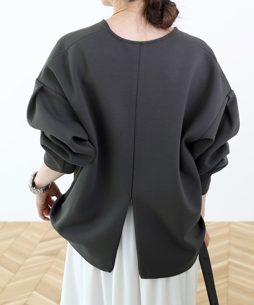 Aletta vita(アレッタビータ)の「ダンボールバックファスナー袖タックプルオーバー(Tシャツ/カットソー・レディース・チャコール/ブラック/グレイッシュベージュ・FREE)」の11枚目の写真