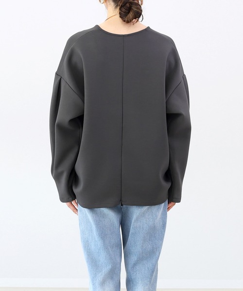 Aletta vita(アレッタビータ)の「ダンボールバックファスナー袖タックプルオーバー(Tシャツ/カットソー・レディース・チャコール/ブラック/グレイッシュベージュ・FREE)」の6枚目の写真