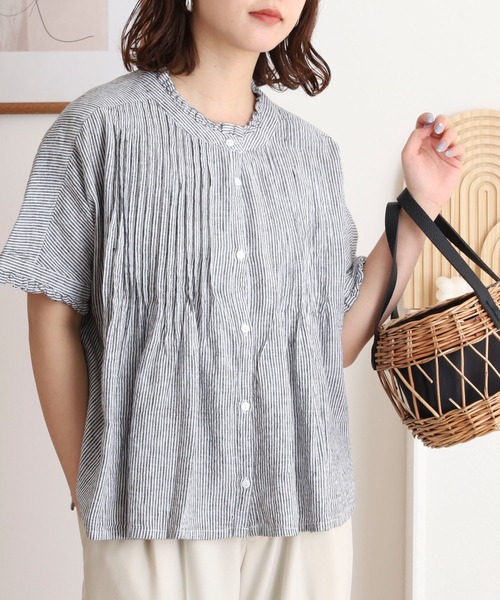 ubasoku(ウバソク)の「麻ロンスト胸元多数ピンタック襟・袖フリル半袖ブラウス(シャツ/ブラウス・レディース・ストライプ・FREE)」の1枚目の写真