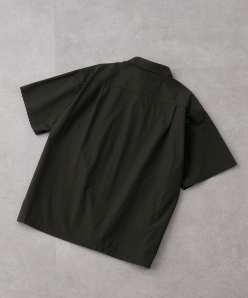 EMMA CLOTHES（エマクローズ）の「ヴィンテージライク レギュラーカラーミニチェック半袖シャツ（シャツ/ブラウス・メンズ・ブラック/ベージュ/ダークネイビー/サックスブルー・M/L）」の9枚目の写真
