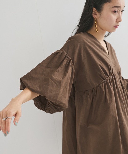 le cercle ADAM ET ROPE'(ルセルクルアダムエロペ)の「ギャザーボリュームブラウス(シャツ/ブラウス・レディース・イエロー系その他2/ダークパープル/ダークブラウン・FREE)」の12枚目の写真