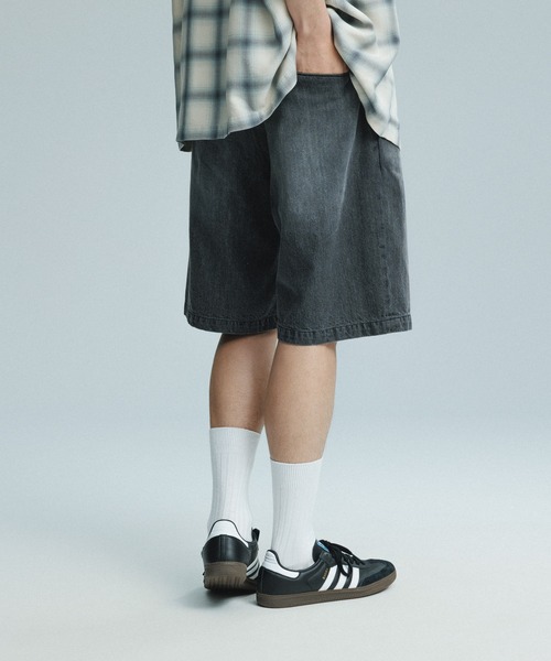 ADAM ET ROPE'（アダムエロペ）の「ダメージデニム バギー イージー ショーツ / ADAM ET ROPE' JEANS（デニムパンツ・メンズ・サックスブルー/ブラック系その他3・M/L）」の22枚目の写真