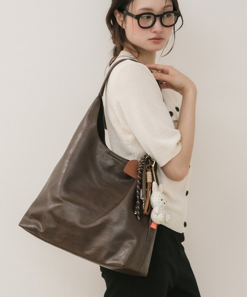 HEILIS(ヘイリス)の「ポーチ付きワンショルダートートバッグ/通勤 通学 バッグ A4 ワンショルダー ハンドバッグ トート 合皮 ブラック ブラウン 韓国 オフィスカジュアル(トートバッグ・レディース・ブラック/ブラウン・FREE)」の1枚目の写真