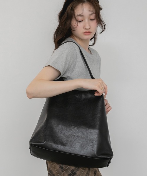 HEILIS(ヘイリス)の「ポーチ付きワンショルダートートバッグ/通勤 通学 バッグ A4 ワンショルダー ハンドバッグ トート 合皮 ブラック ブラウン 韓国 オフィスカジュアル(トートバッグ・レディース・ブラック/ブラウン・FREE)」の5枚目の写真