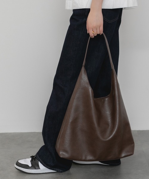HEILIS(ヘイリス)の「ポーチ付きワンショルダートートバッグ/通勤 通学 バッグ A4 ワンショルダー ハンドバッグ トート 合皮 ブラック ブラウン 韓国 オフィスカジュアル(トートバッグ・レディース・ブラック/ブラウン・FREE)」の9枚目の写真