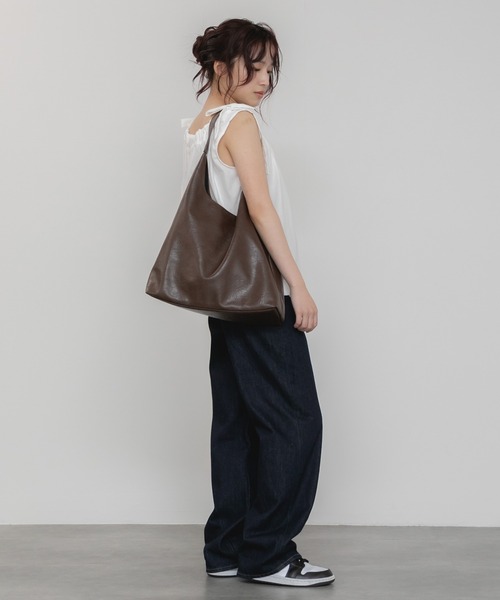 HEILIS(ヘイリス)の「ポーチ付きワンショルダートートバッグ/通勤 通学 バッグ A4 ワンショルダー ハンドバッグ トート 合皮 ブラック ブラウン 韓国 オフィスカジュアル(トートバッグ・レディース・ブラック/ブラウン・FREE)」の11枚目の写真