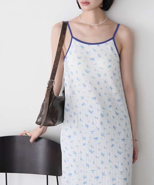 forksy.(フォルクシー)の「【forksy.】【サイズ展開あり】カップ付き 裾メロー&スリット キャミワンピ(ワンピース・レディース・オフホワイト/グレイッシュベージュ・L/M)」の2枚目の写真