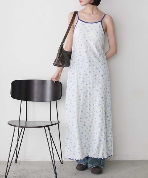 forksy.(フォルクシー)の「【forksy.】【サイズ展開あり】カップ付き 裾メロー&スリット キャミワンピ(ワンピース・レディース・オフホワイト/グレイッシュベージュ・L/M)」の3枚目の写真