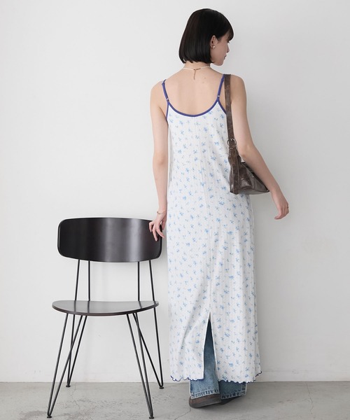 forksy.(フォルクシー)の「【forksy.】【サイズ展開あり】カップ付き 裾メロー&スリット キャミワンピ(ワンピース・レディース・オフホワイト/グレイッシュベージュ・L/M)」の5枚目の写真