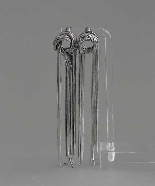 abaskdesign(アバスクデザイン)の「金属アレルギー対応 メタルタッセルロングピアス(ピアス(両耳用)・レディース・シルバー/ゴールド・FREE)」の9枚目の写真
