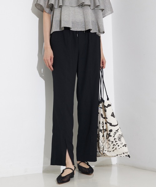 qualite（カリテ）の「バックサテンジョーゼットベンツパンツ/夏服/オフィスカジュアル（スラックス・レディース・イエロー系その他/ブラック/モカ・36/38/34）」の2枚目の写真