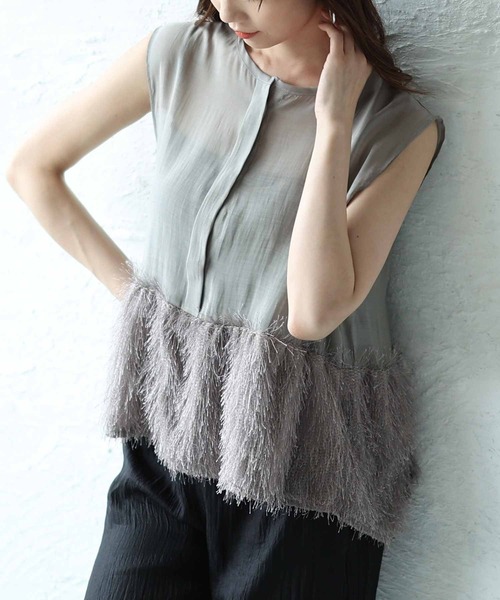 Sawa a la mode(サワアラモード)の「異素材シャギーノースリーブシアーブラウス(シャツ/ブラウス・レディース・ブラック/ホワイト/モカ・FREE)」の1枚目の写真