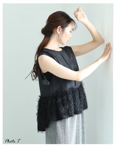 Sawa a la mode(サワアラモード)の「異素材シャギーノースリーブシアーブラウス(シャツ/ブラウス・レディース・ブラック/ホワイト/モカ・FREE)」の4枚目の写真