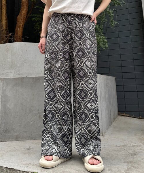 CIAOPANIC TYPY(チャオパニックティピー)の「■バティック柄イージーパンツ(その他パンツ・レディース・ネイビー/レッド/ブラック・MEDIUM/SMALL)」の2枚目の写真