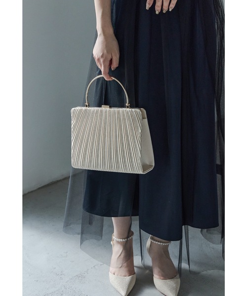 niana（ニアナ）の「サテンプリーツハンドバッグ パーティーバッグ 2way ショルダー 結婚式 二次会 成人式 同窓会 お呼ばれ フォーマル オケージョン（ハンドバッグ・レディース・ベージュ/シルバー/ブラック・FREE）」の7枚目の写真