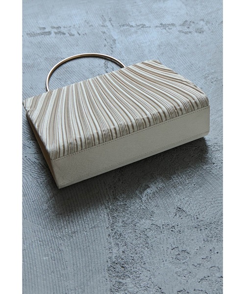niana（ニアナ）の「サテンプリーツハンドバッグ パーティーバッグ 2way ショルダー 結婚式 二次会 成人式 同窓会 お呼ばれ フォーマル オケージョン（ハンドバッグ・レディース・ベージュ/シルバー/ブラック・FREE）」の12枚目の写真