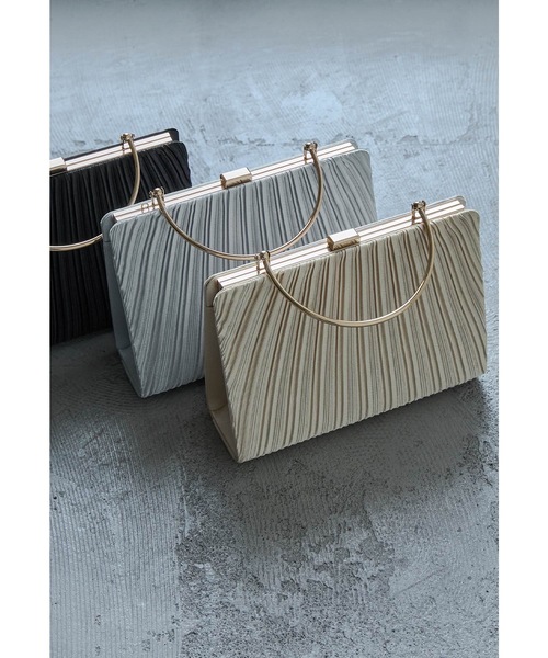 niana（ニアナ）の「サテンプリーツハンドバッグ パーティーバッグ 2way ショルダー 結婚式 二次会 成人式 同窓会 お呼ばれ フォーマル オケージョン（ハンドバッグ・レディース・ベージュ/シルバー/ブラック・FREE）」の4枚目の写真