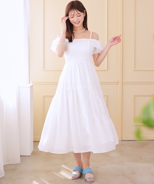 AND COUTURE(アンドクチュール)の「バックレースアップオフショルティアードワンピース(ワンピース・レディース・オフホワイト/オレンジ/ブルー/ブラック・FREE)」の5枚目の写真