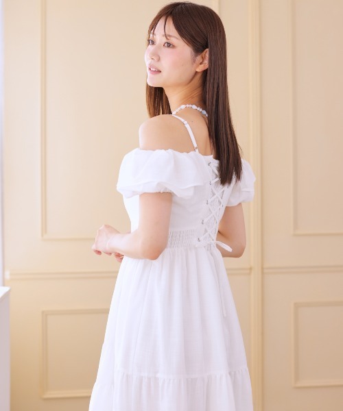 AND COUTURE(アンドクチュール)の「バックレースアップオフショルティアードワンピース(ワンピース・レディース・オフホワイト/オレンジ/ブルー/ブラック・FREE)」の7枚目の写真
