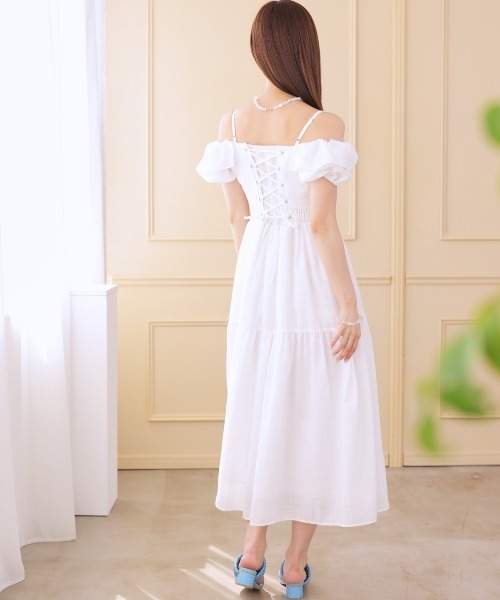 AND COUTURE(アンドクチュール)の「バックレースアップオフショルティアードワンピース(ワンピース・レディース・オフホワイト/オレンジ/ブルー/ブラック・FREE)」の9枚目の写真