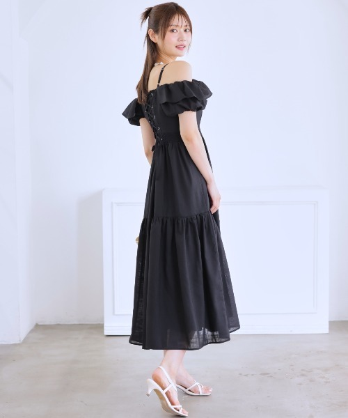 AND COUTURE(アンドクチュール)の「バックレースアップオフショルティアードワンピース(ワンピース・レディース・オフホワイト/オレンジ/ブルー/ブラック・FREE)」の11枚目の写真