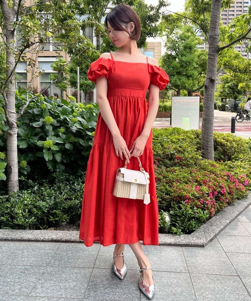 AND COUTURE(アンドクチュール)の「バックレースアップオフショルティアードワンピース(ワンピース・レディース・オフホワイト/オレンジ/ブルー/ブラック・FREE)」の20枚目の写真