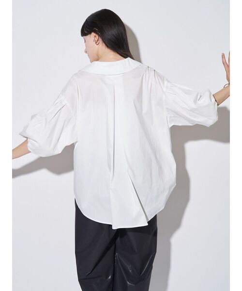 ELENDEEK（エレンディーク）の「スキッパーボリュームスリーブブラウス（シャツ/ブラウス・レディース・ブラック/オフホワイト/ダークオレンジ・FREE）」の8枚目の写真