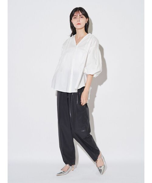 ELENDEEK（エレンディーク）の「スキッパーボリュームスリーブブラウス（シャツ/ブラウス・レディース・ブラック/オフホワイト/ダークオレンジ・FREE）」の6枚目の写真