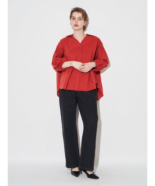 ELENDEEK（エレンディーク）の「スキッパーボリュームスリーブブラウス（シャツ/ブラウス・レディース・ブラック/オフホワイト/ダークオレンジ・FREE）」の20枚目の写真