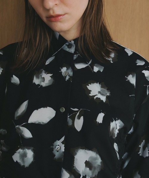 MANOF(マノフ)の「BLURRED FLOWER SHIRTS(シャツ/ブラウス・レディース・アイボリー/ブラック・FREE)」の8枚目の写真