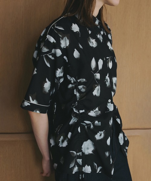 MANOF(マノフ)の「BLURRED FLOWER SHIRTS(シャツ/ブラウス・レディース・アイボリー/ブラック・FREE)」の6枚目の写真