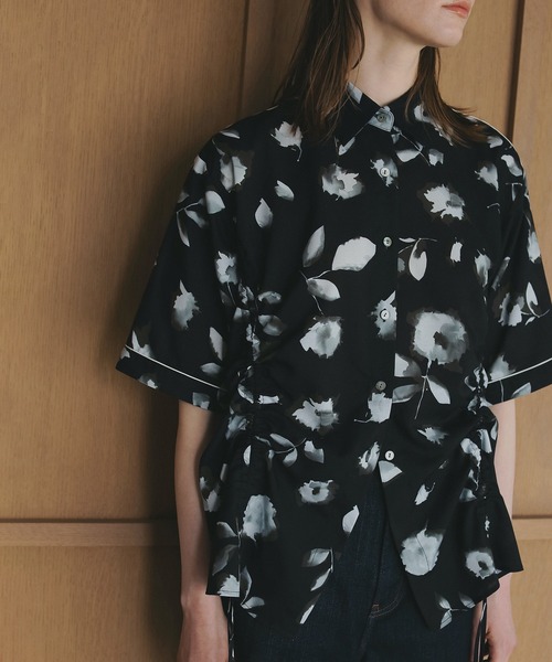 MANOF(マノフ)の「BLURRED FLOWER SHIRTS(シャツ/ブラウス・レディース・アイボリー/ブラック・FREE)」の7枚目の写真