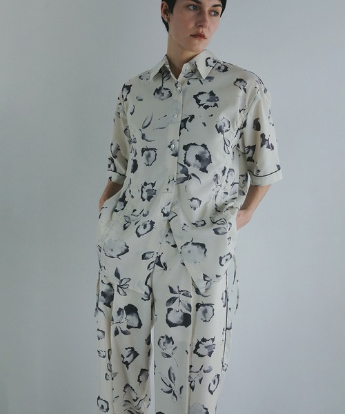 MANOF(マノフ)の「BLURRED FLOWER SHIRTS(シャツ/ブラウス・レディース・アイボリー/ブラック・FREE)」の12枚目の写真