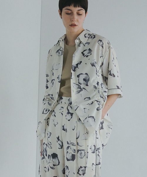 MANOF(マノフ)の「BLURRED FLOWER SHIRTS(シャツ/ブラウス・レディース・アイボリー/ブラック・FREE)」の13枚目の写真