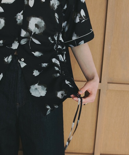MANOF(マノフ)の「BLURRED FLOWER SHIRTS(シャツ/ブラウス・レディース・アイボリー/ブラック・FREE)」の10枚目の写真