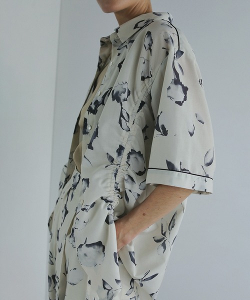 MANOF(マノフ)の「BLURRED FLOWER SHIRTS(シャツ/ブラウス・レディース・アイボリー/ブラック・FREE)」の14枚目の写真