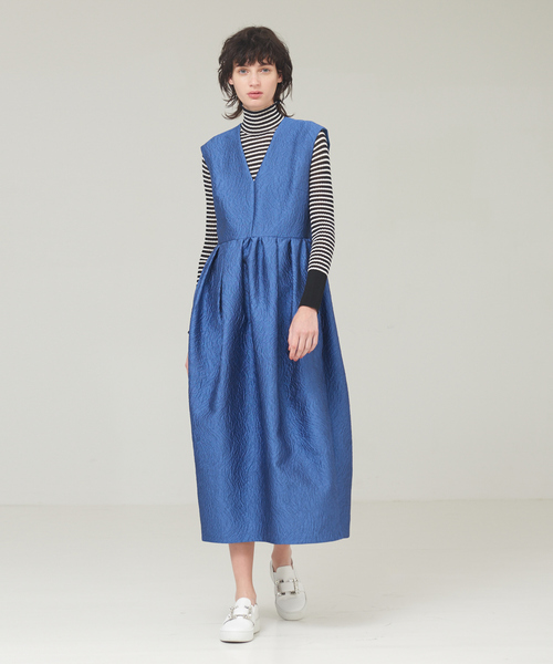 DESIGNWORKS(デザインワークス)の「フクレ無地JQワンピース(ワンピース・レディース・ホワイト/ブルー・38)」の1枚目の写真