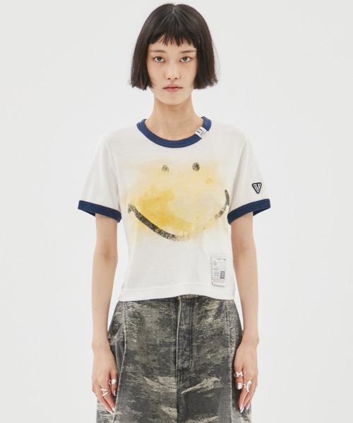 Maison MIHARA YASUHIRO(メゾンミハラヤスヒロ)の「【MIHARA YASUHIRO/ミハラヤスヒロ】SMILY FACE PRINTED MINI TEE/スマイルフェイスプリントミニTシャツ(Tシャツ/カットソー・レディース・ホワイト/ブラック・36/38)」の9枚目の写真